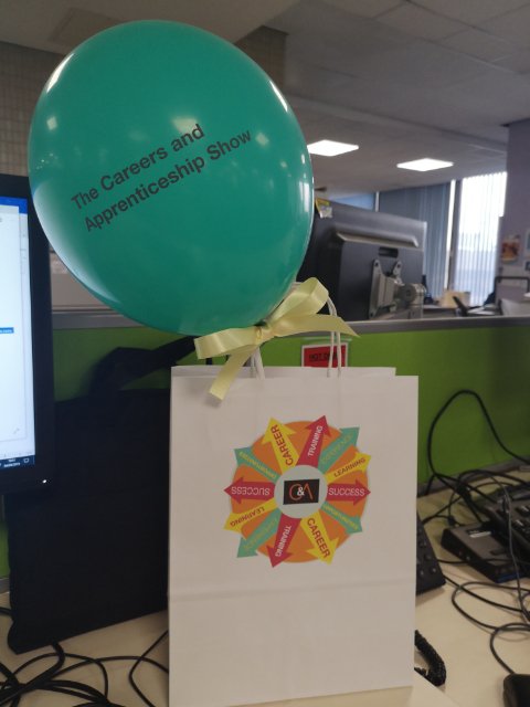 sotonCAS2019's tweet photo. We've got that #FridayFeeling and we're almost ready for the #CAS2019 🎈What about you? #WeAreSUN #WeAreNCOP @NationalCareers @solentlep @sotoncareers @solentapprenti1 https://t.co/ZiuyRerWxV
