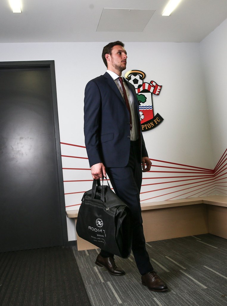 roomten's tweet photo. Good to see #alexmccarthy⁣ wearing his roomten #bespoke suit at St Mary's! Big day for SFC today, come on you Saints!
.⁣
.⁣
.⁣
.⁣
⁣⁣#roomten  #saintsfc #alexmccarthy⁣ #premierleague #southamptonfc⁣ #liverpoolfc https://t.co/tRYj3Zi4jt