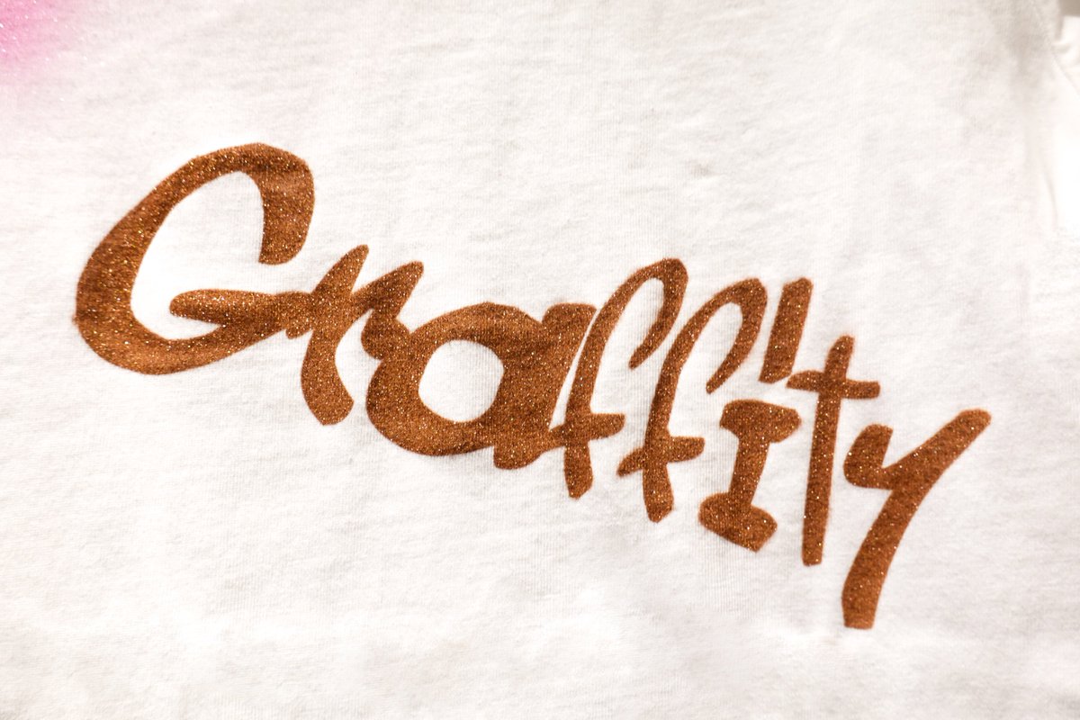 みやこ染 على تويتر 自作のキャラグッズtシャツもスプレーで簡単に作れちゃいます 今回はアリテックス布染めスプレーのシャイニーピンク ブロンズを使用しました みやこ染 アリテックス 布染めスプレー オリジナル ハンドメイド