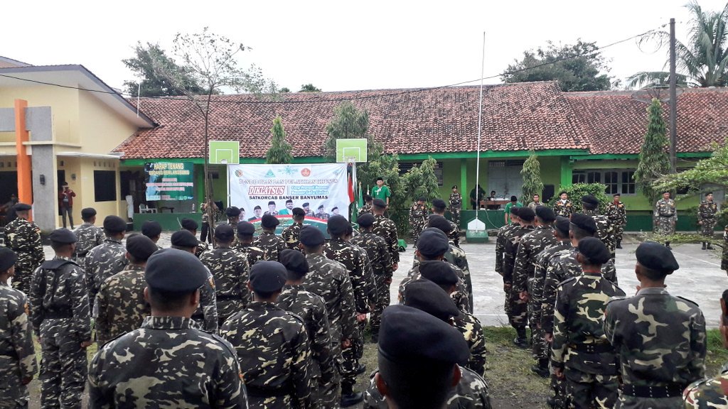 agusmuk's tweet photo. Upacara pembukaan DIKLATSUS PROVOST - BALANTAS Sarkorcab Banser Banyumas @BanserBanyumas dengan pembina upacara Sahabat Abdul Hakam @Hakam2019 di PP Al Ittihad Pasir Kidul, Purwokerto Barat, Banyumas.
#SAH
#PAIMIN https://t.co/fGVNdGkxlm