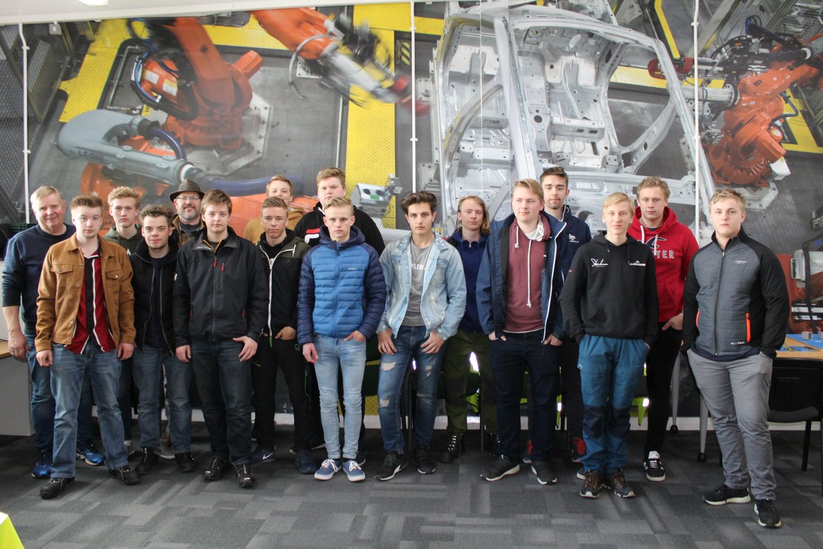 JLR_EBPC's tweet image. Great bunch of students from Al Vidaregaande school - all the way from Norway &amp;amp; colleagues from York College @JLRHalewood Great visit thanks to excellent Tour Guides @JLREducation @BMetC @york_college @Tomorrows_Eng #Inspire