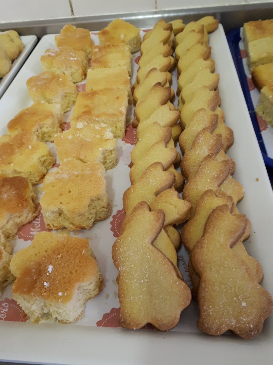 Jackier50345470's tweet photo. Pie day in the middle of the week and Easter Treats today @staidansbburn who could resist these @mellorscatering #cidari Thanks Cath and ladies https://t.co/x3UgF3uf6S