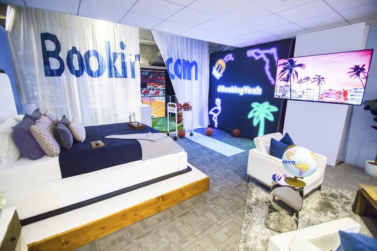 DDduStade's tweet photo. Activation https://t.co/eQIvkOYmyZ avec le Heat de Miami à l’occasion d’un match de la #NBA. 🏀
Une chambre à 1500$ pour une expérience fan hors du commun. 

#Digistade #DDduStade #lesDD https://t.co/D9OPKcudtp