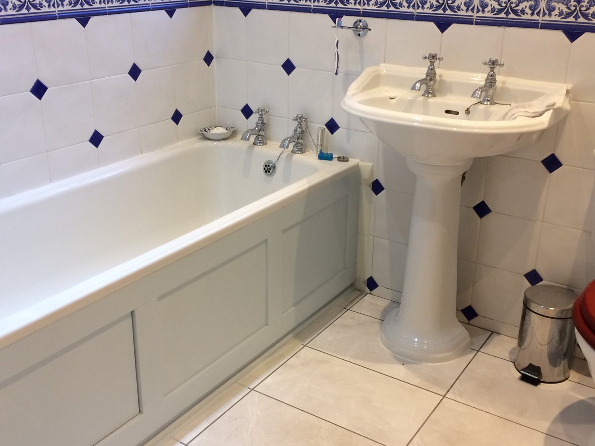 Theresa_Talbot's tweet photo. Is it normal to be this happy about a new bath panel? I’m at that age I suppose! #secretstorage https://t.co/HA6Ouh1Xub