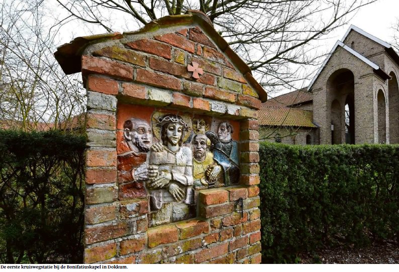 iljakramer's tweet photo. Titus Brandsma plaatste in Dokkum een kruisweg, waarin het lijden van Jezus in veertien afbeeldingen wordt weergegeven. In Duitse gevangenschap tijdens de Tweede Wereldoorlog schreef hij er zelf overdenkingen bij. https://t.co/LfL3KvEQco https://t.co/rhFkj0wunP