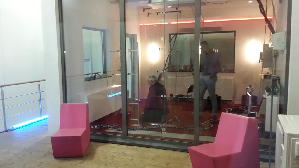 HarmVtweet's tweet photo. Met collega Mattheus van @NiemanRI_ in lab van @JagaRadiatoren voor test proefopstelling maatwerkoplossing voor #verwarming #ventilatie #koeling voor zorgwoningen https://t.co/hO3uxeHxZm