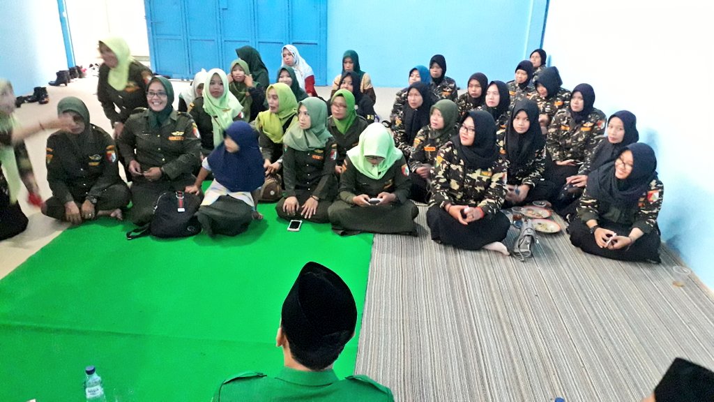 agusmuk's tweet photo. Sebelumnya di tempat yang sama, juga berlangsung silaturahmi dan pembinaan Denwatser (Detasemen Wanita Banser) Banyumas oleh Sahabat Abdul Hakam @Hakam2019 dan Ketua Korwil Ansor Jawa Tengah sahabat Mujiburtohman @Mujib_Barton
#SAH
#BangDoreng
#PAIMIN
#RabuPutih https://t.co/YUPXCahy0V