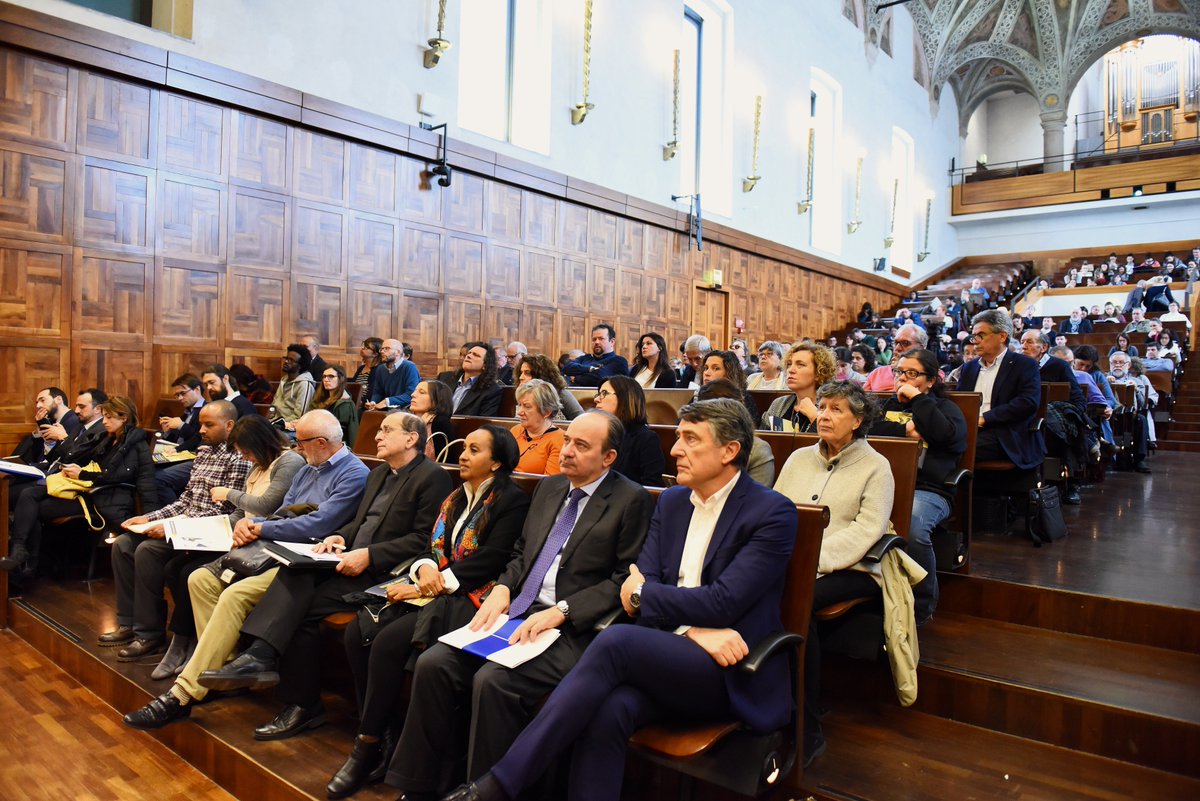 chiesadimilano's tweet photo. In @Unicatt sono in corso i lavori del convegno «#Nonpermare Protezione internazionale e vie legali e sicure di ingresso».
#rifugiati #corridoiumanitari #rapportocaritas
@caritas_milano @CaritasItaliana https://t.co/RNfDXLown9