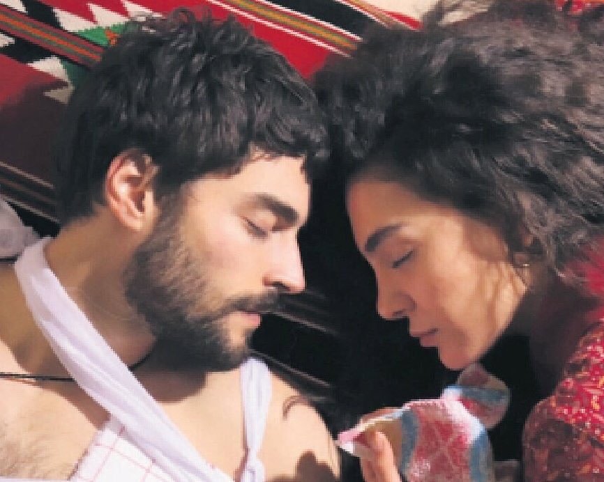 VURULMA SAHNESİ RÜYA DİYENLER GELİN BURAAA😂😂😂
Hem yaraladı hem yarasını sardı Reyyan Reis😂😂
#Hercai