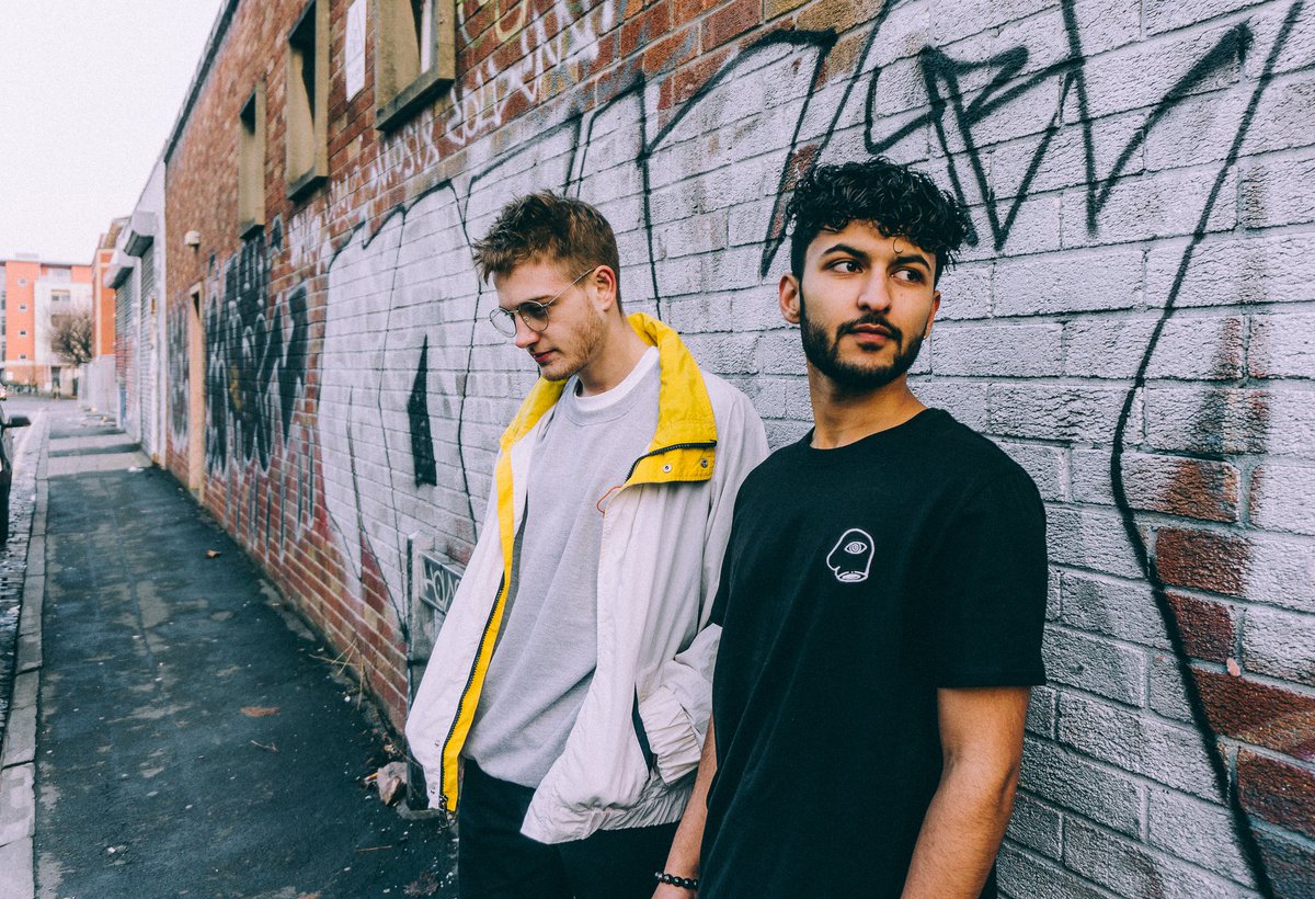 🎭 Embroidered 100% cotton tees and sweatshirts featuring our 'RAVE MASK' available at shuvt.com
#techno #streetwear #rave