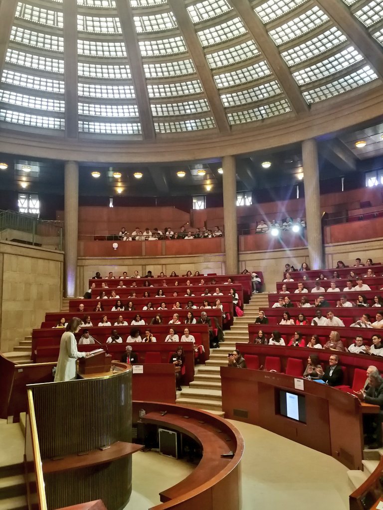 lecese's tweet photo. Finale de la Coupe Nationale des Élèves Citoyens | Intervention de la présidente de la section de l'#environnement du CESE Anne-Marie Ducroux en introduction de la deuxième partie de la journée avec des lycéens. https://t.co/NdVrGp7te7