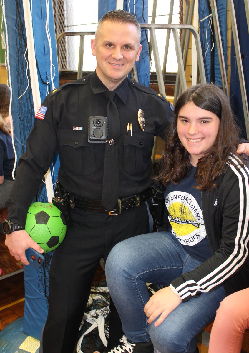 RutherfordPDNJ's tweet photo. #RutherfordPD &amp; Pierrepont Sch @rutherfordps hosted L.E.A.D. graduation, grade 6. @LawAgainstDrugs: collaborative effort w educators &amp; dedicated LEO committed to protecting our youth &amp; communities from alcohol abuse, drug misuse, drug related crimes, peer pressure and violence. https://t.co/2L1sQgcEjH