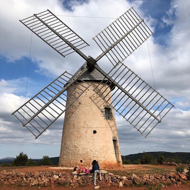 couchesRL's tweet photo. 🏰 Vous aussi vous êtes fans de balades et de découvertes en famille 😍?
🌳post en photo #1 😁
.
.
.
.
#maman #mamansolo #mamanblogueuse #mamans #parents #viedemaman #enfants #famille #montpellier #herault #occitanie #aveyron #village #moulin #suddefranc… https://t.co/3KJGMeiEDP https://t.co/lVfxy8gu41