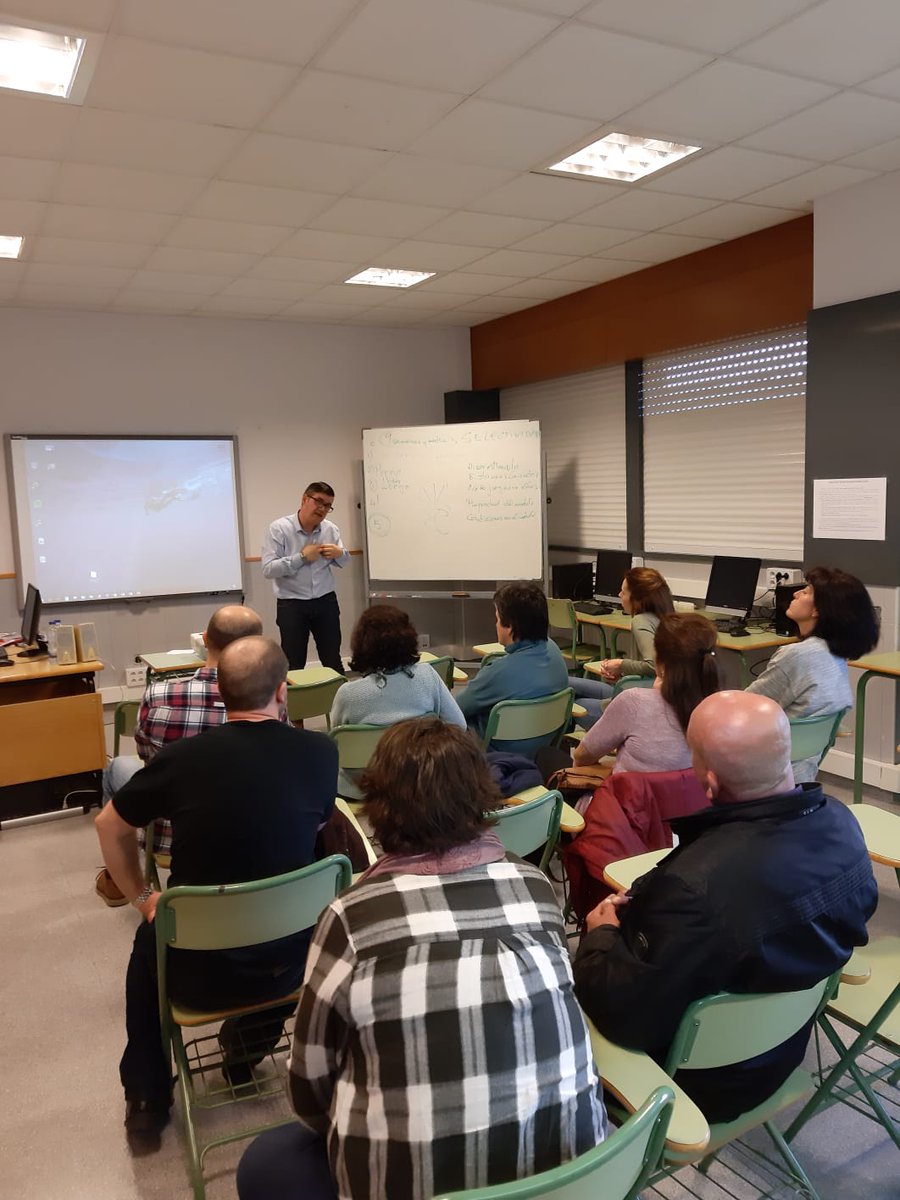 santireytics's tweet image. El día 3 estuvimos en el IES #Fonmiña #Pastoriza (#Lugo) @beacalavia y un servidor. Una mañana maravillosa🤩. Genial poder conocer (charlas, debatir, aprender...) de alumnos👦👧profes👨‍🎓👩‍🎓padres💑 de este gran Centro🏣 es algo impagable. 🥰
#Privacidad
#UsurpoaciónDeIdentidad