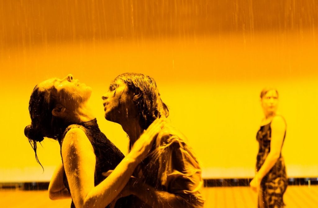 Toutelaculture's tweet photo. [THÉÂTRE] Retrouvez sur #ToutelaCulture notre critique de #TheHiddenForce, #tempête théâtrale orchestrée par #IvoVanHove à @LaVillette et @TheaVilleParis 

#festival100

https://t.co/YhpyzswqCI https://t.co/qDAPnEFME0