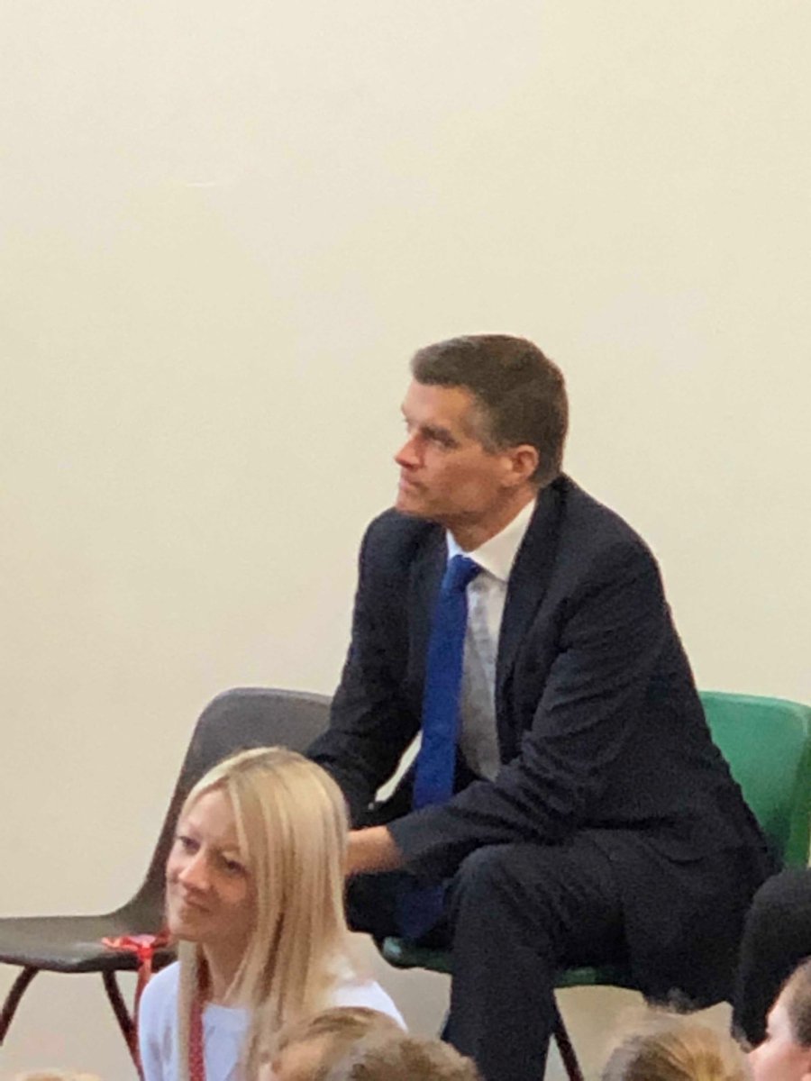 L_Costello65's tweet photo. Delighted to welcome ⁦@Mark_J_Harper⁩ to Offa’s Mead . Watching our remarkable lives video and answering some very challenging questions on Brexit . So proud of our young people. Thank you for taking the time and understanding our school and all that is being achieved https://t.co/egQseTPJZb