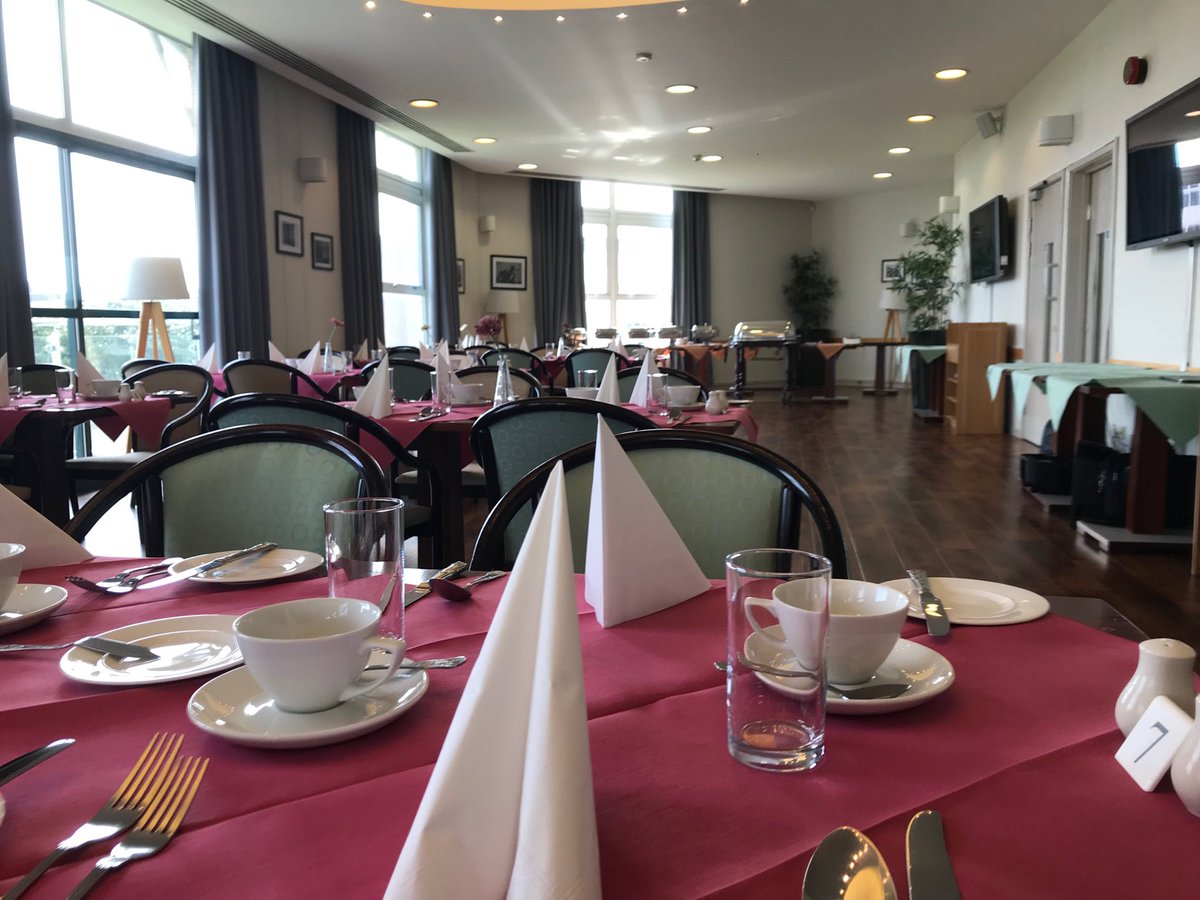 Fully booked for the last Friday carvery of the term in the Balkerne. Roast gammon on today. Colne restaurant packed out too for Fish Friday!! ⁦<a href="/ColchesterInst/">Colchester Institute</a>⁩ ⁦@CI_CHeFS⁩