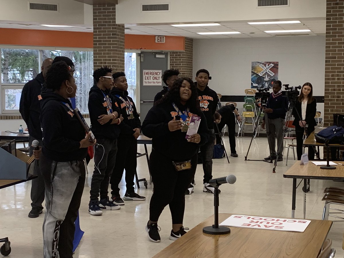 PamelaPughMI's tweet photo. 🗣🗣If you want to talk about #BentonHarborAreaSchools #BHA then talk about this!!! So happy I witnessed it for myself....otherwise how’d we know 🤷🏽♀️🤷🏽♀️
Congratulations to the #BHA High School Robotics Team...for receiving the 2019 #FirstRobitics Chairman’s Award!!! https://t.co/gXiPS9UgXF