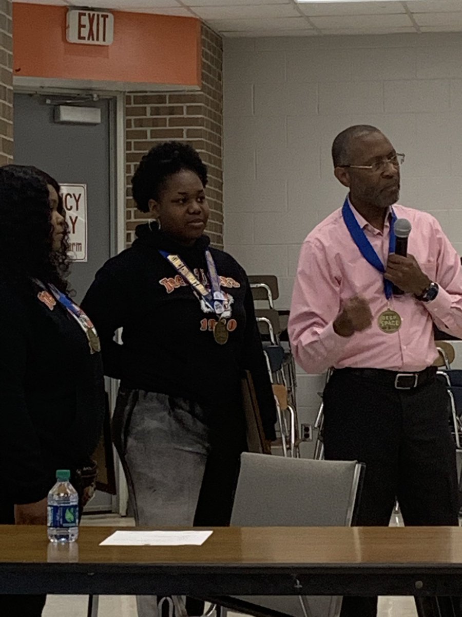 PamelaPughMI's tweet photo. 🗣🗣If you want to talk about #BentonHarborAreaSchools #BHA then talk about this!!! So happy I witnessed it for myself....otherwise how’d we know 🤷🏽♀️🤷🏽♀️
Congratulations to the #BHA High School Robotics Team...for receiving the 2019 #FirstRobitics Chairman’s Award!!! https://t.co/gXiPS9UgXF