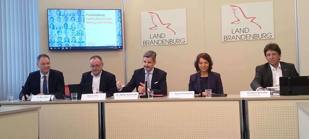 Wie wird der Arbeitsmarkt im Jahr 2025 in Brandenburg aussehen? Die neuen Online-Tools der #WFBB <a href="/IHKPotsdam/">IHK Potsdam</a> @IHK_Ostbrandenb <a href="/IHKCottbus/">IHK Cottbus</a> geben konkrete Antworten. #Prognose @SuzaKarawanskij wfbb.de/de/Aktuelles/P…