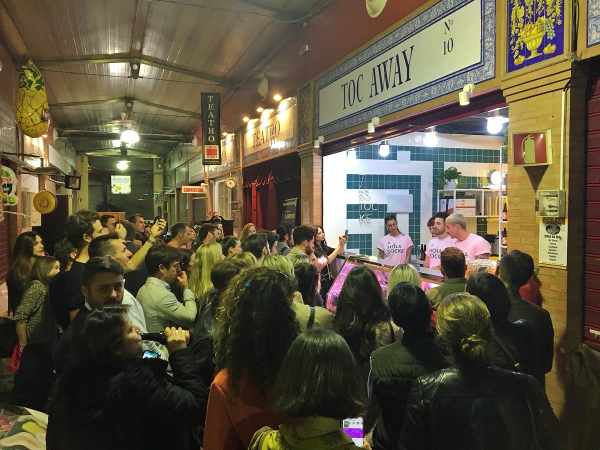 jlvuela's tweet photo. Llega al @mercado_triana en el n#10 @toc_away, la propuesta #healthy y #takeaway de @tuotracocina_ 🥗 TOCKES &amp; 🍔 Burgers flexitarianos, vegetarianos y veganos 🥢 Salud y placer para los sentidos ->👌 https://t.co/bSTeVpvYXD #gastro #gastronomia #tdsgastro #Food #Sevillahoy https://t.co/1X6mhdqBoF