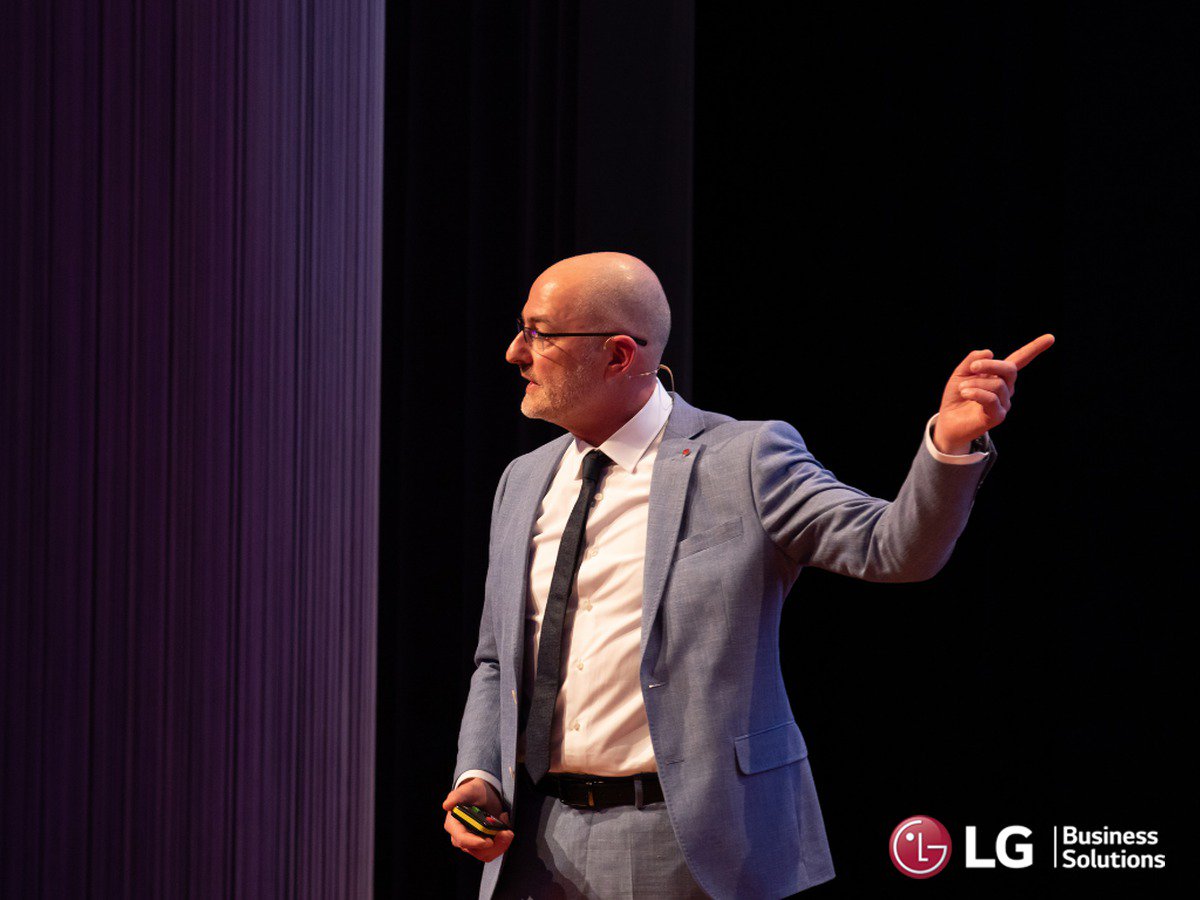 LGKlimaat's tweet photo. #LG en #Centercon bedanken alle bezoekers en sprekers voor wederom een fantastisch Kick-Off event! Met meer dan 200 bezoekers een zeer geslaagde start van het #klimaatseizoen vol interessante sessies. Gemist? Binnenkort delen we een uitgebreid verslag en de aftermovie. https://t.co/9McbHw1eZx