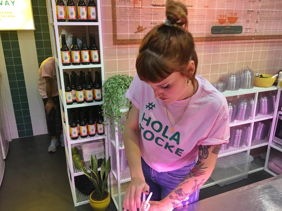 jlvuela's tweet photo. Llega al @mercado_triana en el n#10 @toc_away, la propuesta #healthy y #takeaway de @tuotracocina_ 🥗 TOCKES &amp; 🍔 Burgers flexitarianos, vegetarianos y veganos 🥢 Salud y placer para los sentidos ->👌 https://t.co/bSTeVpvYXD #gastro #gastronomia #tdsgastro #Food #Sevillahoy https://t.co/1X6mhdqBoF