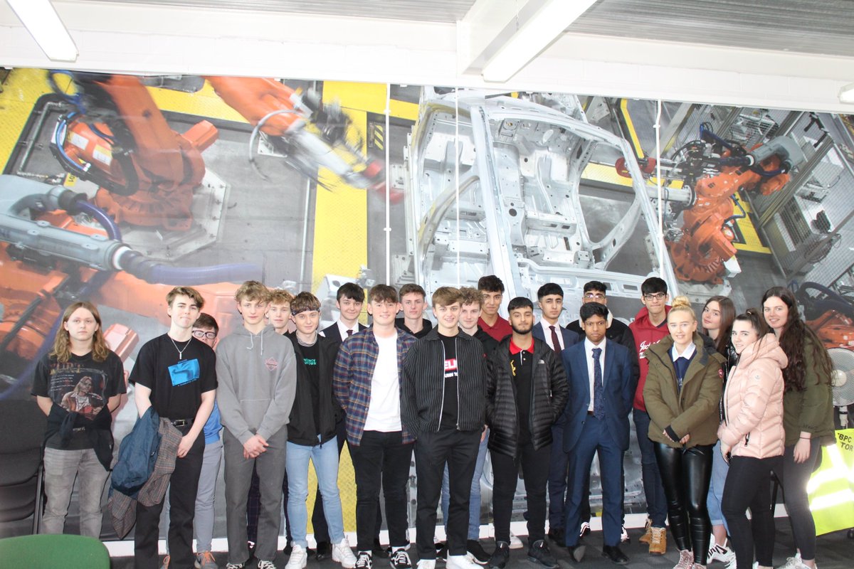 JLR_EBPC's tweet image. Oldham Hulme GS visit @JLRHalewood Full marks for everything. Our students definitely benefited from this glimpse of real life industry. @JLREducation @BMetC @Tomorrows_Eng @OhgsPrincipal #Inspire