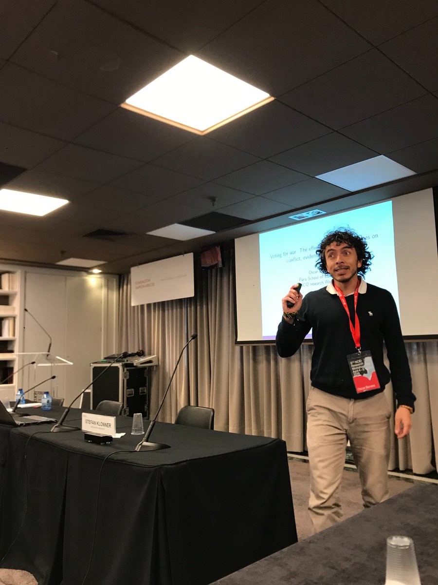 Óscar Barrera from  @PSEinfo is presenting his paper Voting for War. The Effect of Electoral Outcomes on Conflict, Evidence from Colombia. FARC former combatants returned to the guerrilla after the peace deal, as there is a large generalized unfavorable opinion of them.