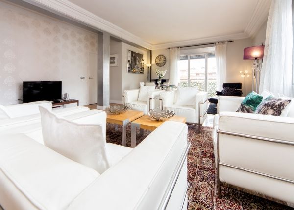 BlogPrestigious's tweet photo. #pooltable in the living-room
Welcome to this 150 m2 penthouse apartment with breathtaking views of the Paseo de la Castellana, with 3 BR.Special feature 🎱
#FRENCHPOOL #madrid #spain #stayinmadrid #vacation #holiday #luxurytravel #apartment #beautiful 
https://t.co/1fj8T2b0ea https://t.co/sw2UI7wdQi