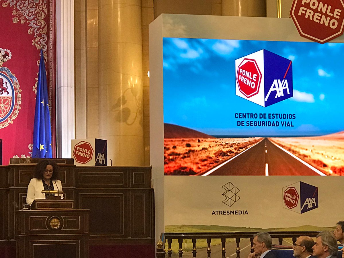 FundacionAXA's tweet photo. . @OlgaSanchezR a los premiados  “sabed que vuestra labor ha sido, es y será siempre admirable” #premiosPonleFreno https://t.co/c7jcbIs5ff