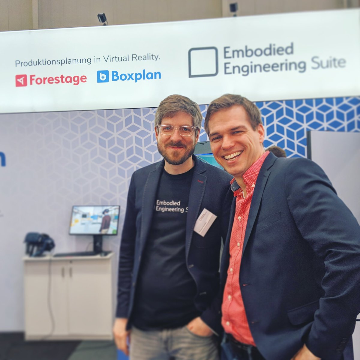 It's the last day of #HMI19! Lucky we have great visitors though out the week. <a href="/TCTomm/">Thomas Bedenk</a> and @unc13t0m having a great time on our booth 😁 #EESuite #boxplan #VR