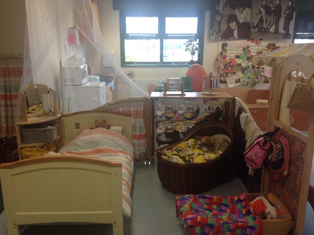 KingsleyLpoolNR's tweet photo. When you have the luxury of a big classroom so you can have a full scale bears house ❤️ Living room and bedroom ready time to do the kitchen 😂 https://t.co/23021TfMGB