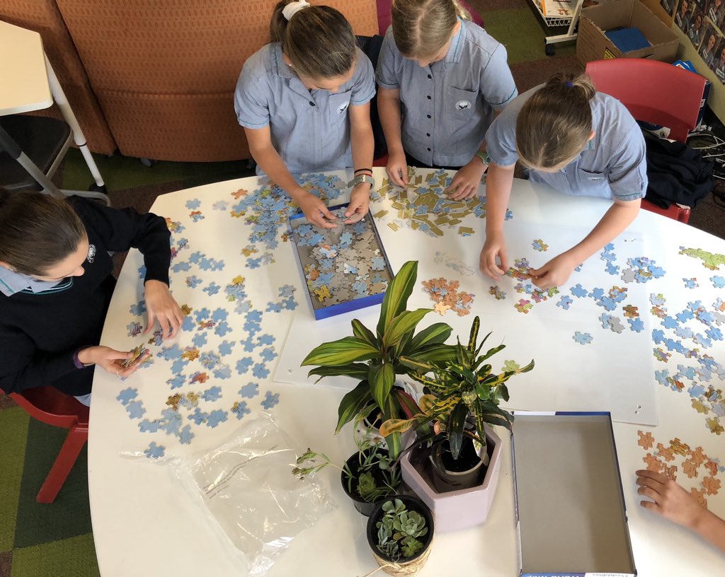 MsEmilyCampbell's tweet photo. Friday and purposeful play. This captures one of those moments I live for as a teacher. My students engaged, working together, happy, learning and I am working along side them. Happy Friday! #GoogongLearning #GoogongSchool #studentengagement #reggioemilia https://t.co/zMZgs3eOmc