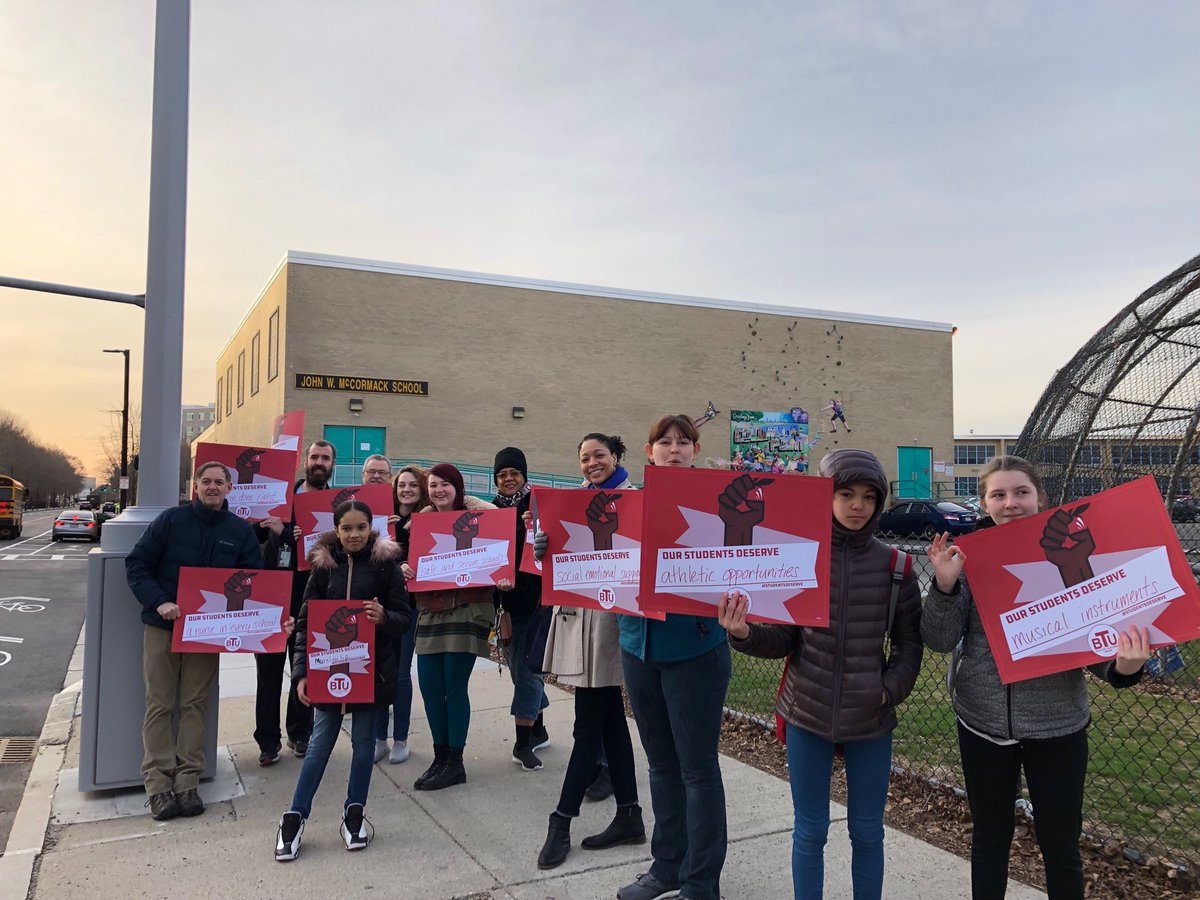 ⁦@McCormackMiddle⁩ staff and students believe our #StudentsDeserve adequate counseling and health services, inclusion done right, and access to arts and athletics programs! ⁦@BTU66⁩