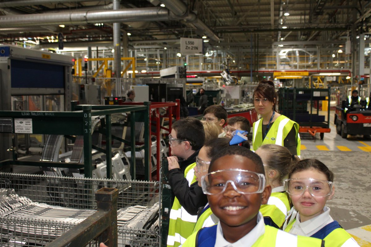 JLR_EBPC's tweet image. Absolutely brilliant visit to @JLRHalewood from St Christopher's Primary. Children loved the experience &amp;amp; were very interested in learning all about the factory where a lot of their parents work. Thank you for a lovely morning! @JLRHalewood @BMetC @Tomorrows_Eng @ChrissiesSpeke