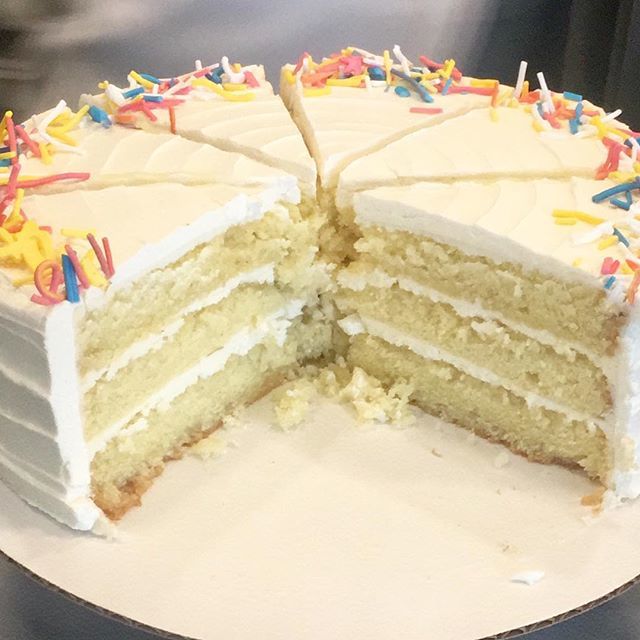 jbchang's tweet photo. Welcome Spring Birthday Cake: vanilla vanilla with homemade sprinkles! The softest fluffiest cake there ever was. ☁️✨🍰#flourbakery #vanillavanilla #vanillacake #vanillafrosting #hispring #homemadesprinkles #inlove #creamydreamy #amazingbakingteam https://t.co/BPIvmxNSWK https://t.co/ZkMQwZ6Cac