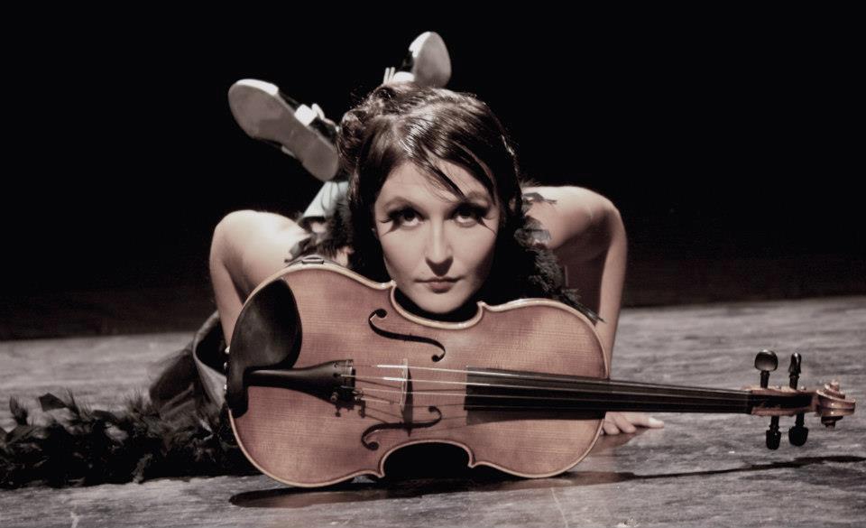 A las 17:30 del día 9 Mayte Olmedilla y sus Funamviolistas van a contarnos sus experiencias como compañía y van a poner música a la jornada en su conferencia "El fenómeno Funamviolistas,de una carta de despido a un premio Max"
Espectacular🎻🎻🎻
Más info👇
foroemprendedoresalbacete.com/speakers/#mayt…