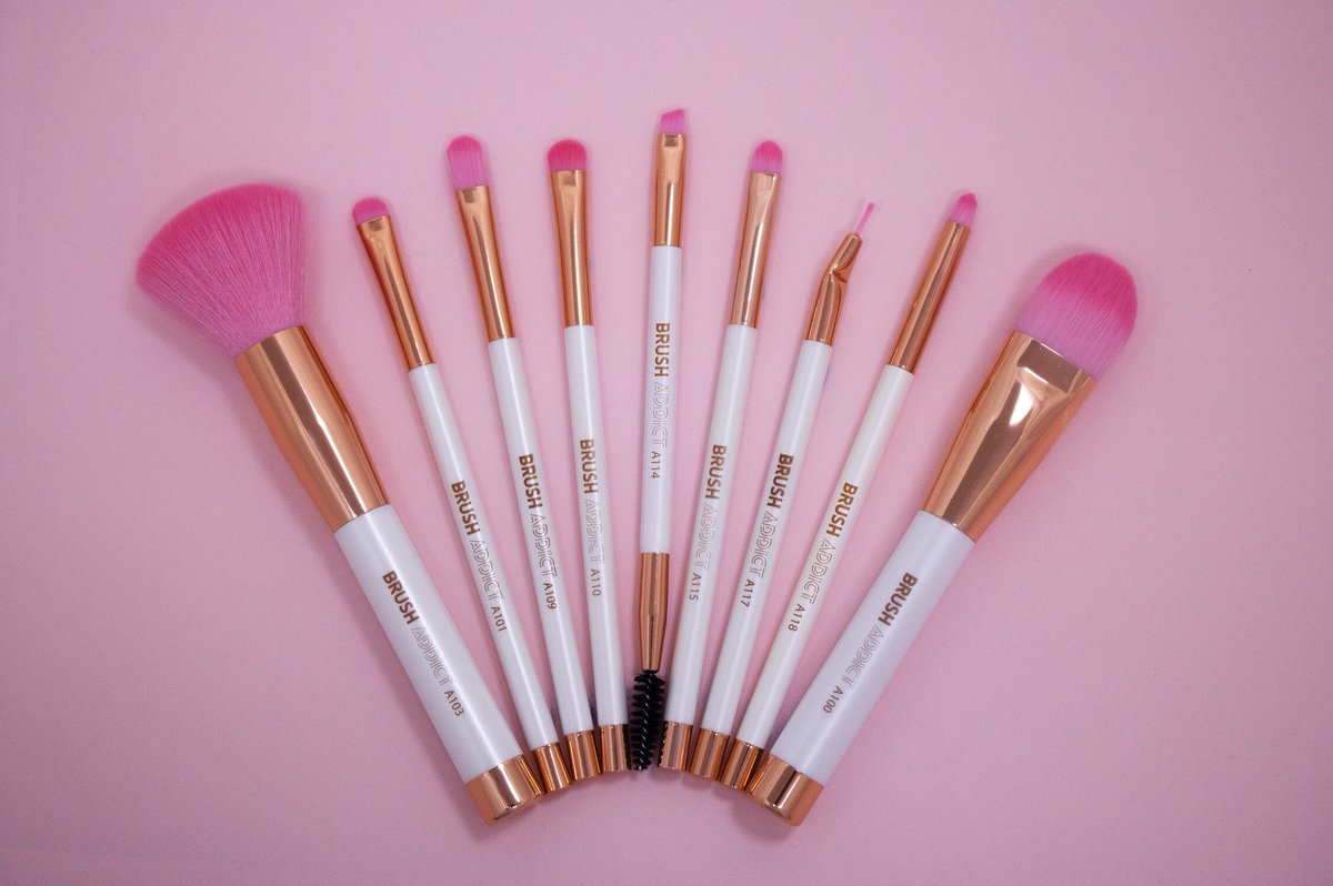 brushaddicts's tweet photo. It’s nearly the weekend! Get your brushes ready ❤️💄💋
#beauty #pretty #fashion #girly #application #brushes #need #essentials #fridayfeels #fabulous #pink #style #makeup #crueltyfree #vegan #collection #brushaddicts #brushcrush https://t.co/2uuRWbrSDS