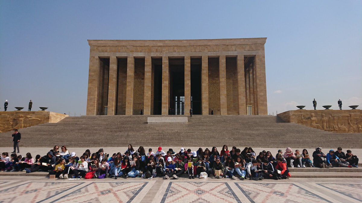 AtakoyAtaturk's tweet photo. Milli Kurtuluş meşalesini 100 yıl önce yakan Cumhuriyetimizin Kurucu M.K.Atatürk ü ziyaret ettik ve sessizce kitaplarımızı okuduk @Istanbul_ILMEM @BakirkoyMEM @emrullahaydin25 @mustafaahmet3 https://t.co/xLCFpCWqIO