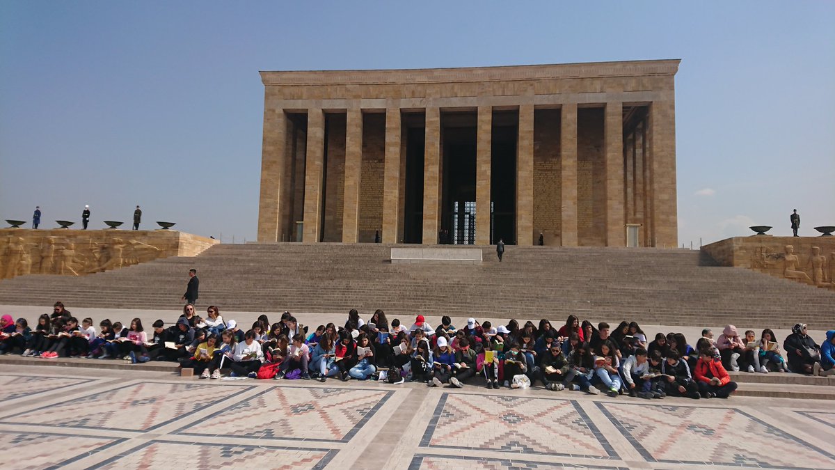 AtakoyAtaturk's tweet photo. Milli Kurtuluş meşalesini 100 yıl önce yakan Cumhuriyetimizin Kurucu M.K.Atatürk ü ziyaret ettik ve sessizce kitaplarımızı okuduk @Istanbul_ILMEM @BakirkoyMEM @emrullahaydin25 @mustafaahmet3 https://t.co/xLCFpCWqIO