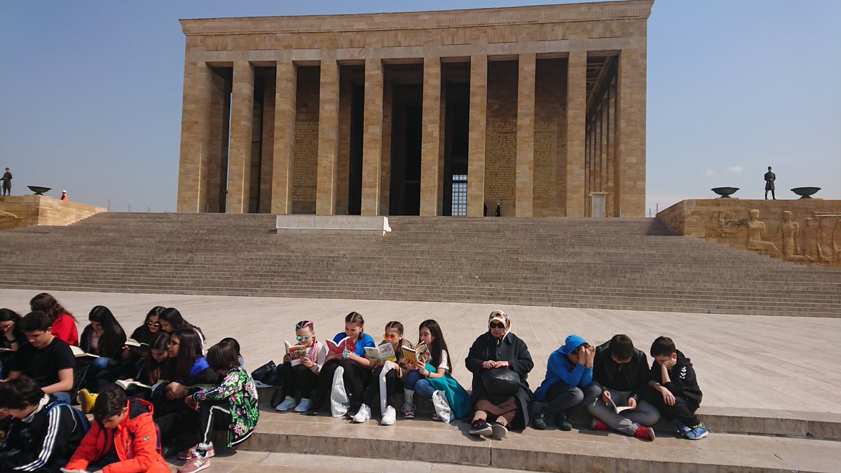 AtakoyAtaturk's tweet photo. Milli Kurtuluş meşalesini 100 yıl önce yakan Cumhuriyetimizin Kurucu M.K.Atatürk ü ziyaret ettik ve sessizce kitaplarımızı okuduk @Istanbul_ILMEM @BakirkoyMEM @emrullahaydin25 @mustafaahmet3 https://t.co/xLCFpCWqIO