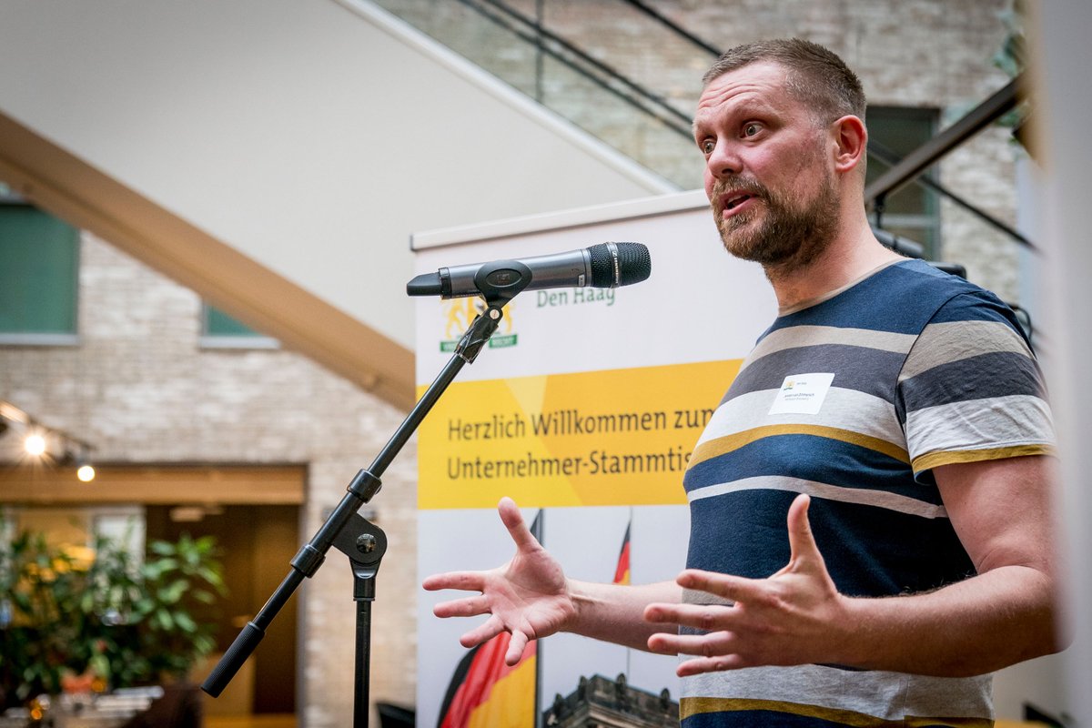 Newsroom070's tweet photo. Een van de speerpunten van de Haagse Ondernemersagenda is groei 📈 Internationaliseren is een mogelijke route hiervoor. De gemeente begeleidt daarom het komende jaar 10 Haagse ondernemers bij het oriënteren op de Duitse afzetmarkt 🇩🇪🇳🇱 https://t.co/LsbMsWkq5s @RicharddeMos https://t.co/SfVjwQIOb2