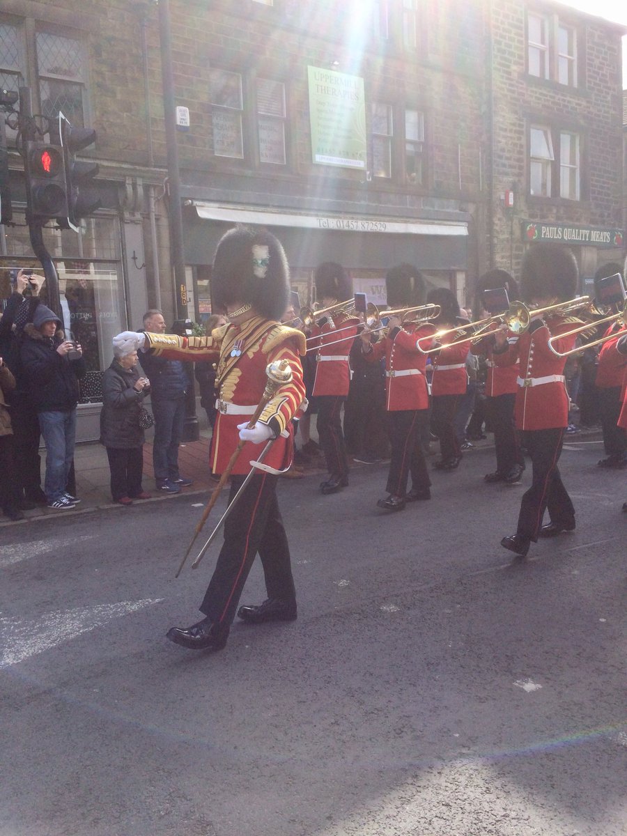 What a fantastic morning in Uppermill! #GrenadierGuards #Saddleworth #Uppermill 🎼🎶🇬🇧🎉🎵