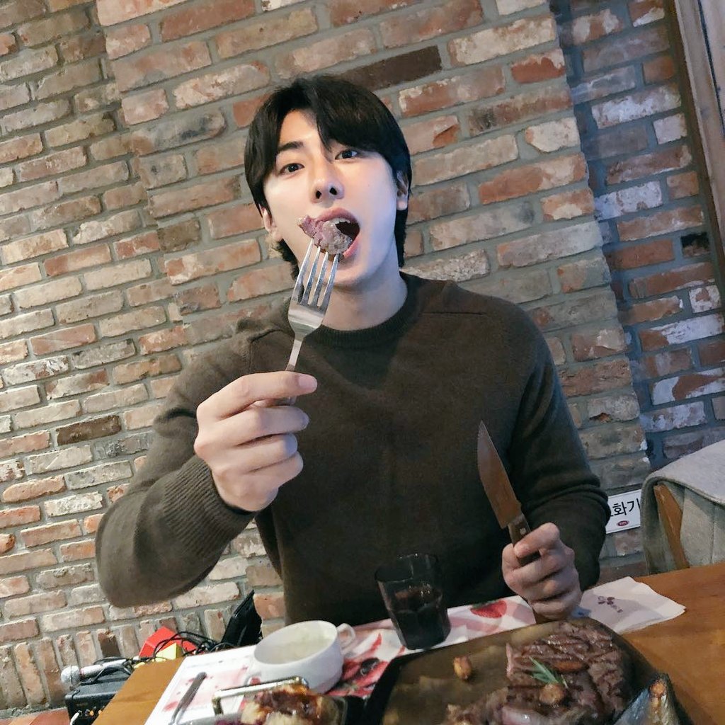 _jonginout tweet picture