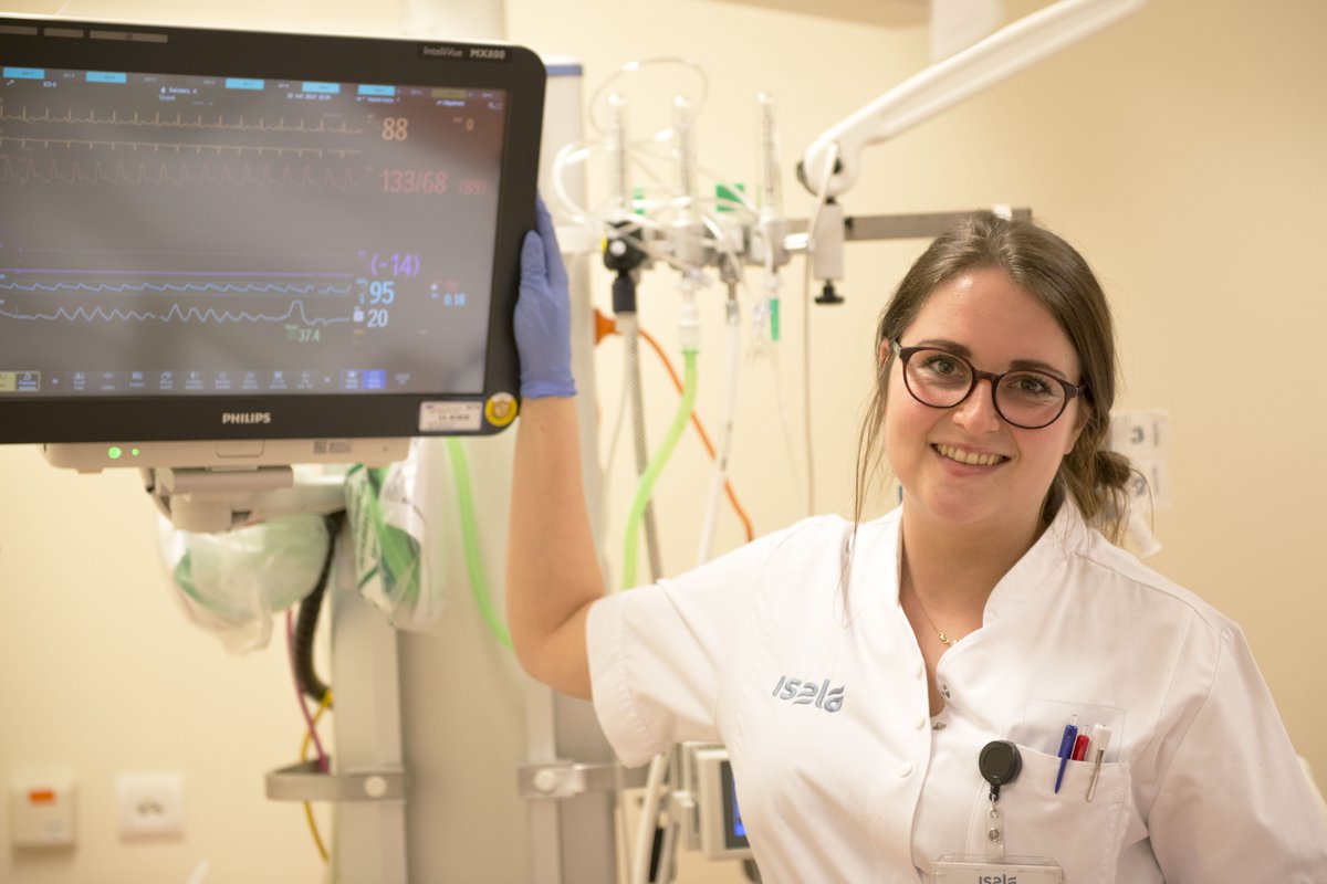 We hebben vacatures voor een gediplomeerd MC verpleegkundige en voor algemeen verpleegkundigen die zich verder willen specialiseren in het vakgebied medium care en de opleiding daartoe willen volgen. Check onze jobsite isalawerkt.nl/vacature/60922… isalawerkt.nl/vacature/60961…