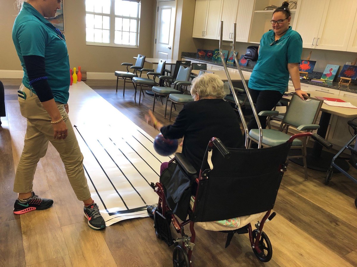 Let’s go bowling....
#seniorlife #alwaysenjoylife #seniorliving #beachhouseseniorliving #naplesflorida #swfl