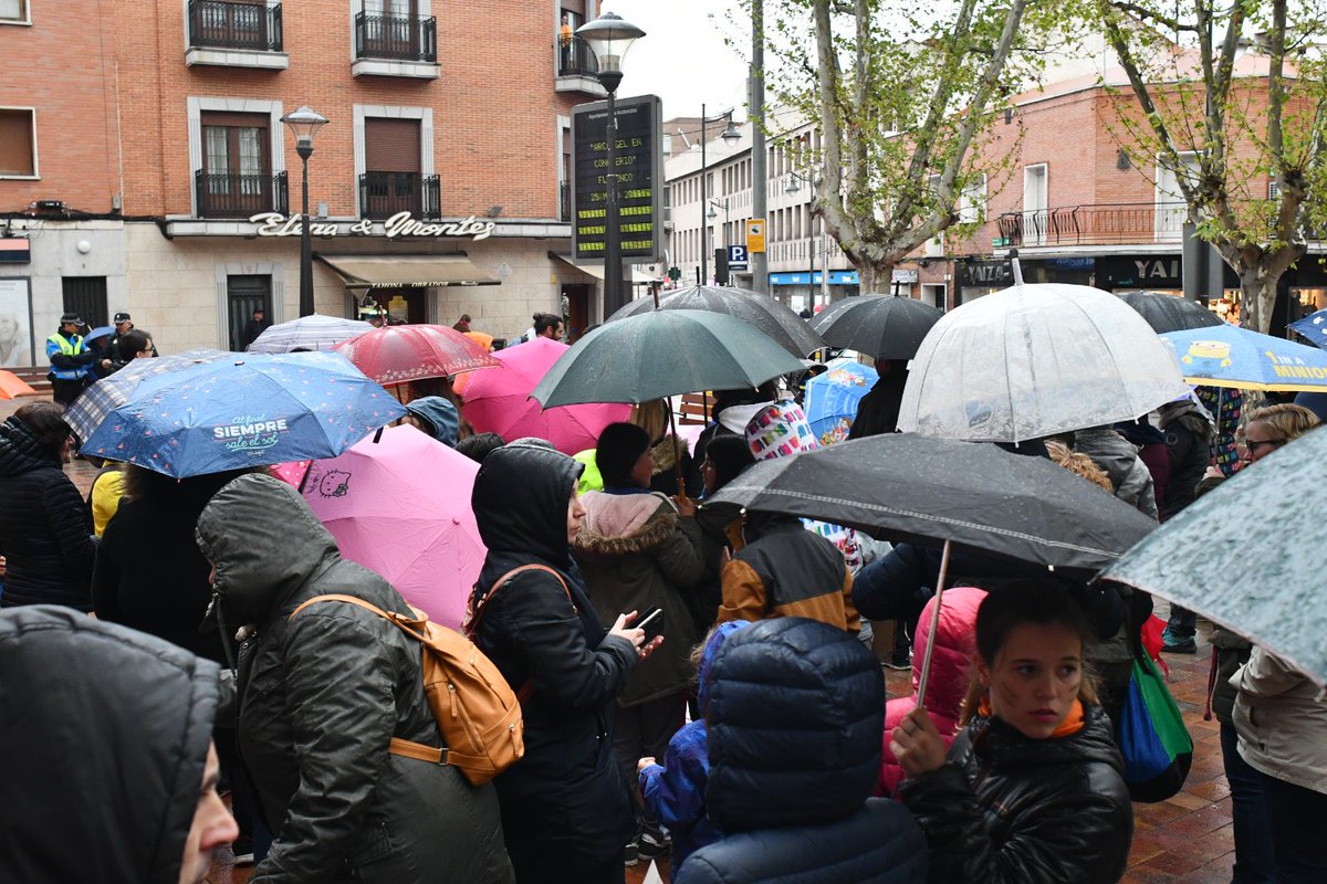 MunozFontaneda's tweet photo. #MarchaPorLosClubes ni la lluvia nos para https://t.co/wEPPRPij09