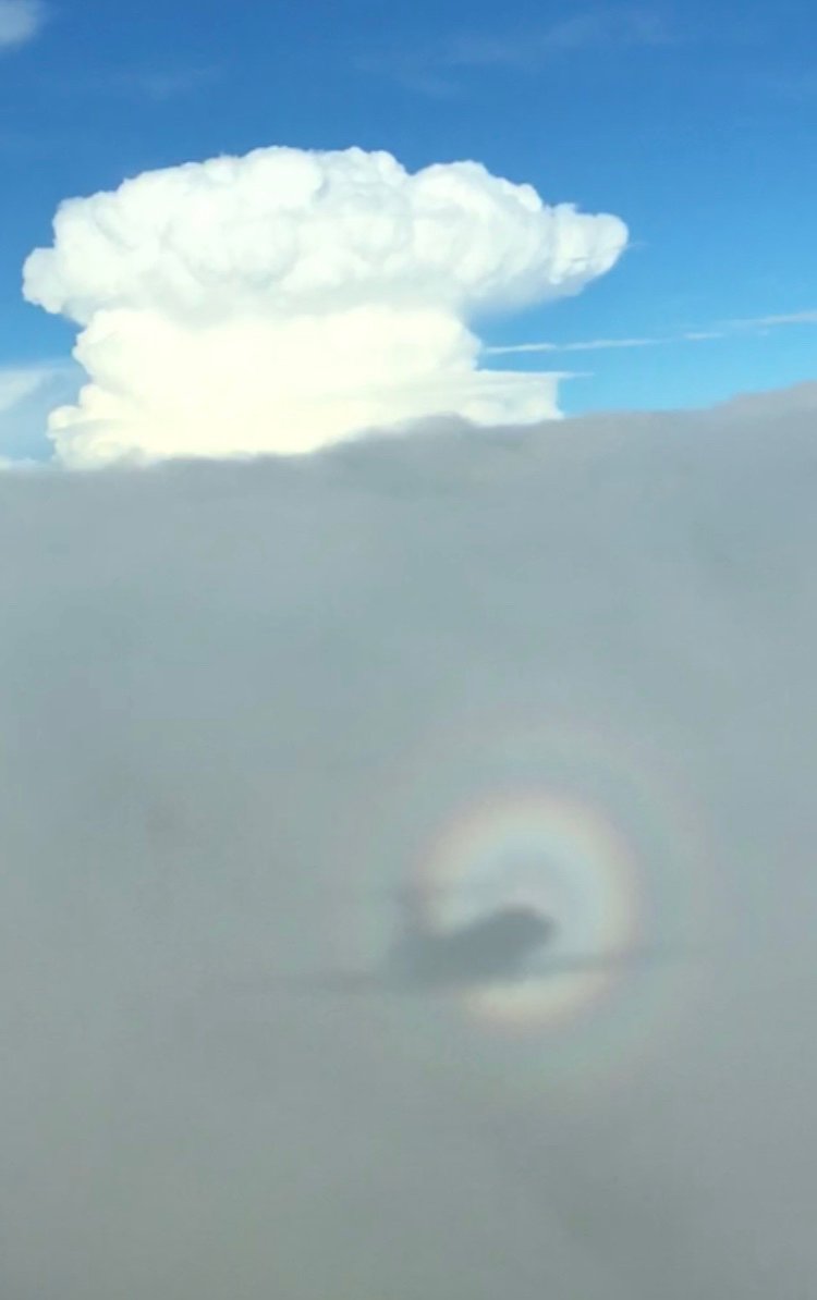"Citationjet CJ4 descending into clouds ver Kansas with T-storm in background" <a href="/AviateAddict/">AviationAddiction</a> @AviationTimes <a href="/Plane_Talking/">PLANEtalking</a> <a href="/firstaerospace/">Ian Sheppard</a> <a href="/TextronAviation/">Textron Aviation</a>