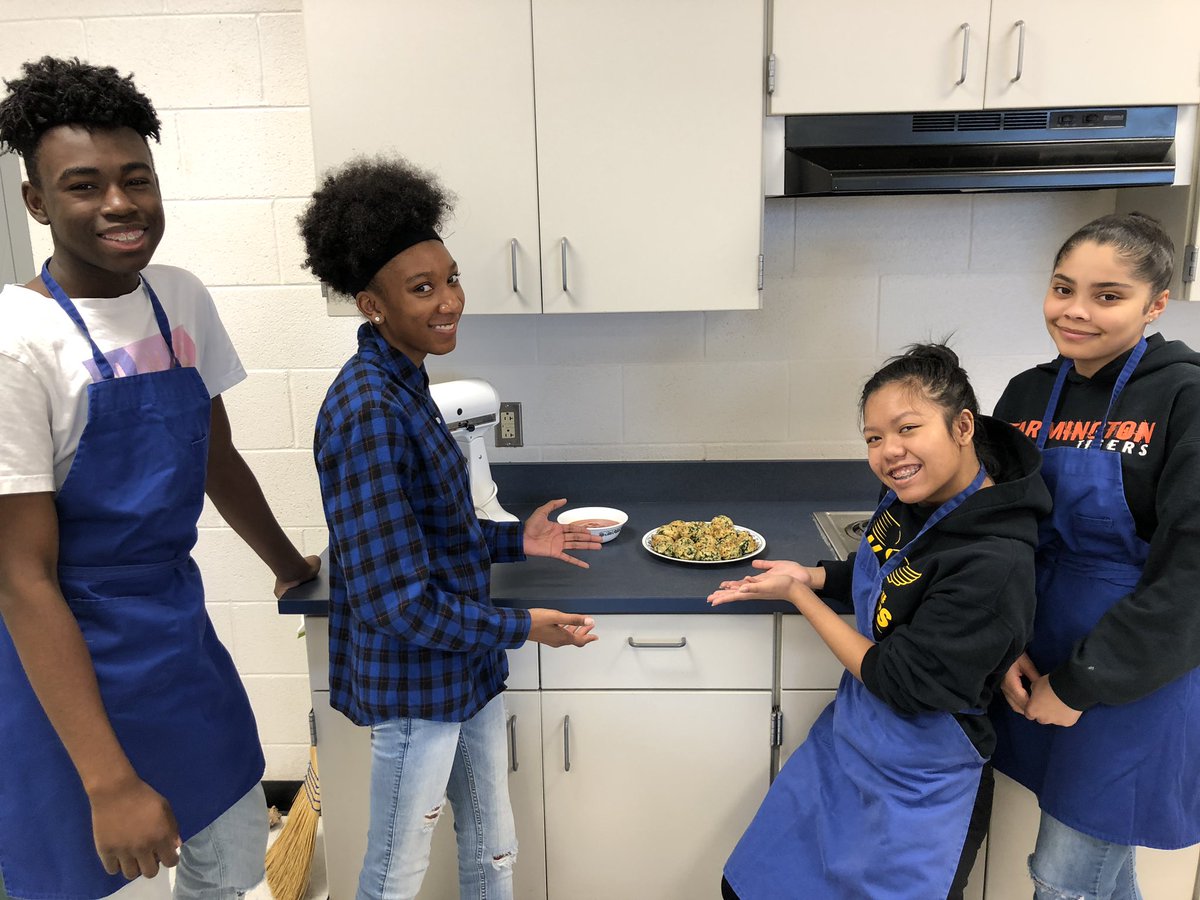 ToniVDupree24's tweet photo. Cooking  Spinach Cheese Balls in Mrs. Harris’s Foods Class @eastwakehs https://t.co/ymtBr0WvD3